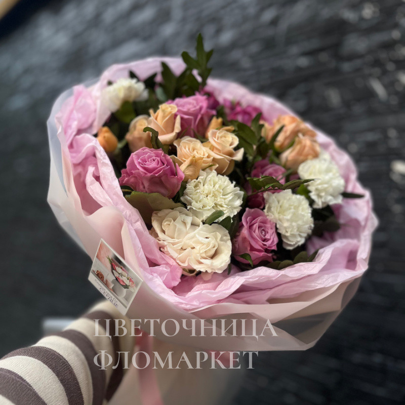 Нежный букет из кустовых роз  1