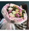 Нежный букет из кустовых роз 