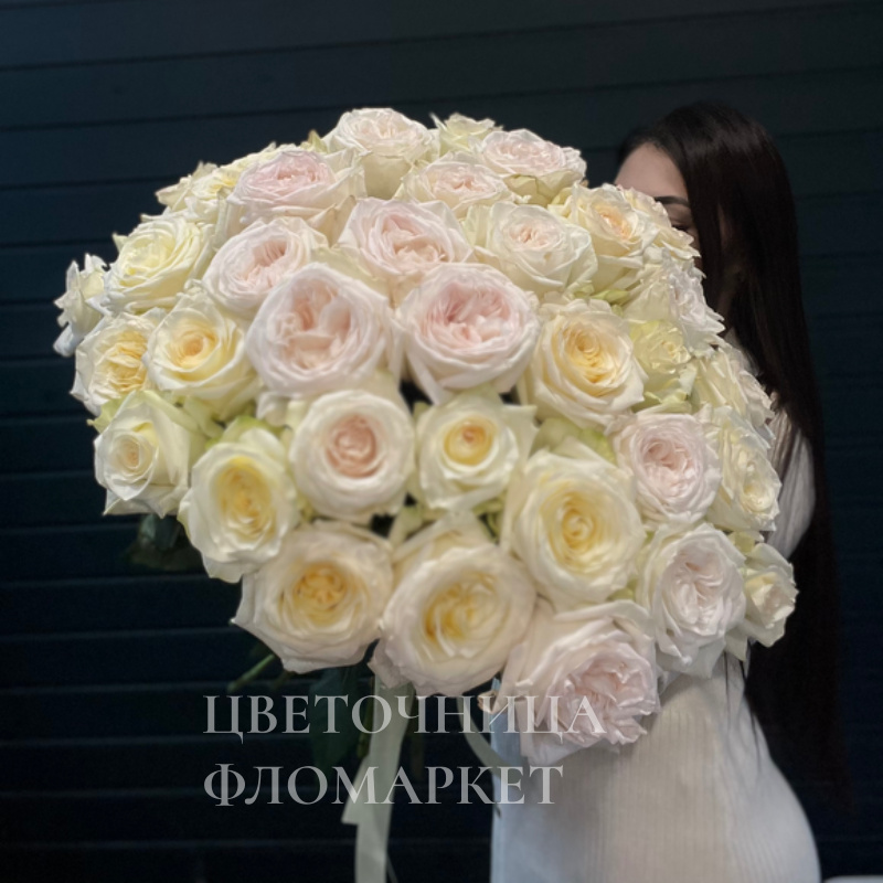 Моно букет из шикарной белой розы  1