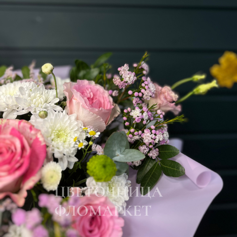 Композиция из нежных роз и хризантемы  1