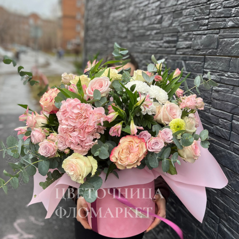 Нежное очарование роз в шляпной коробке