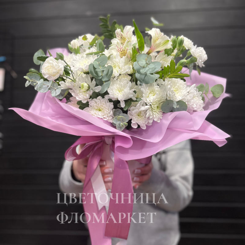 Нежное облако цветов альстромерий 