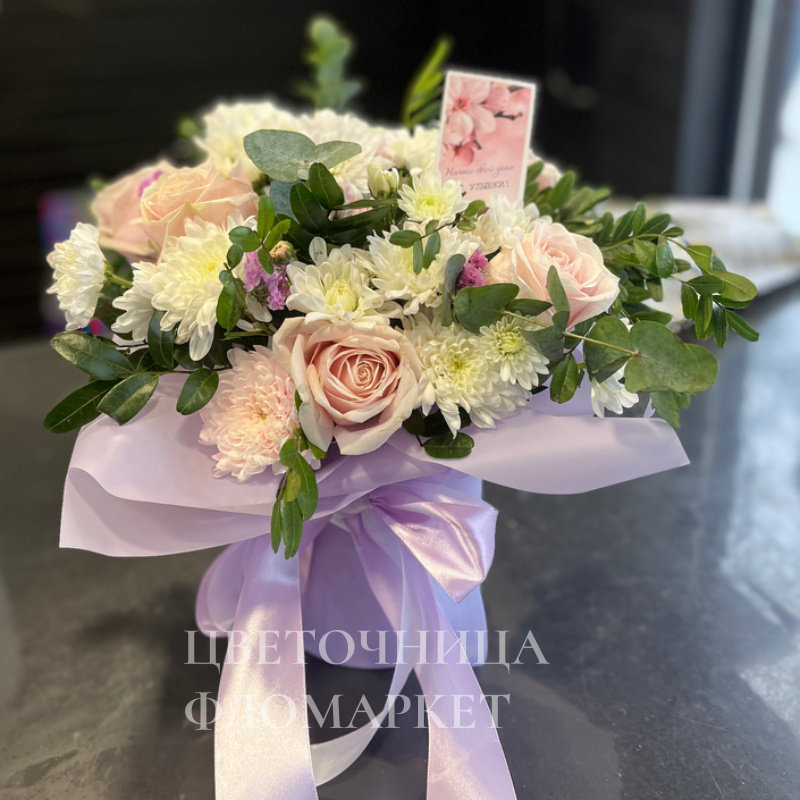 Нежная композиция из пудровых роз 