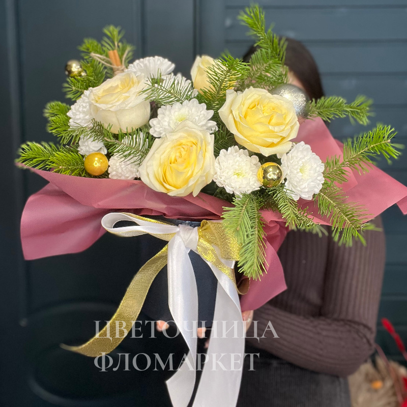 Зимняя сказка из кремовых роз и Золотых шаров