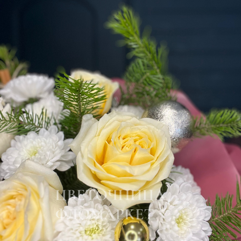Зимняя сказка из кремовых роз и Золотых шаров 2