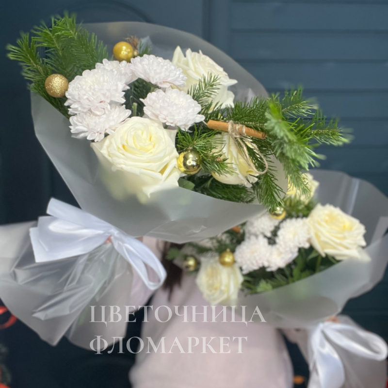 Букет с кремовой розой и корицей новогодний праздник 