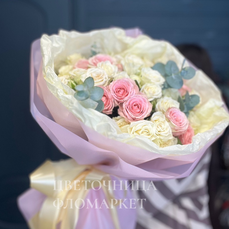 Нежны букет из кустовых роз  1