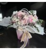 Сумочка из хризантем и эвкалипт 