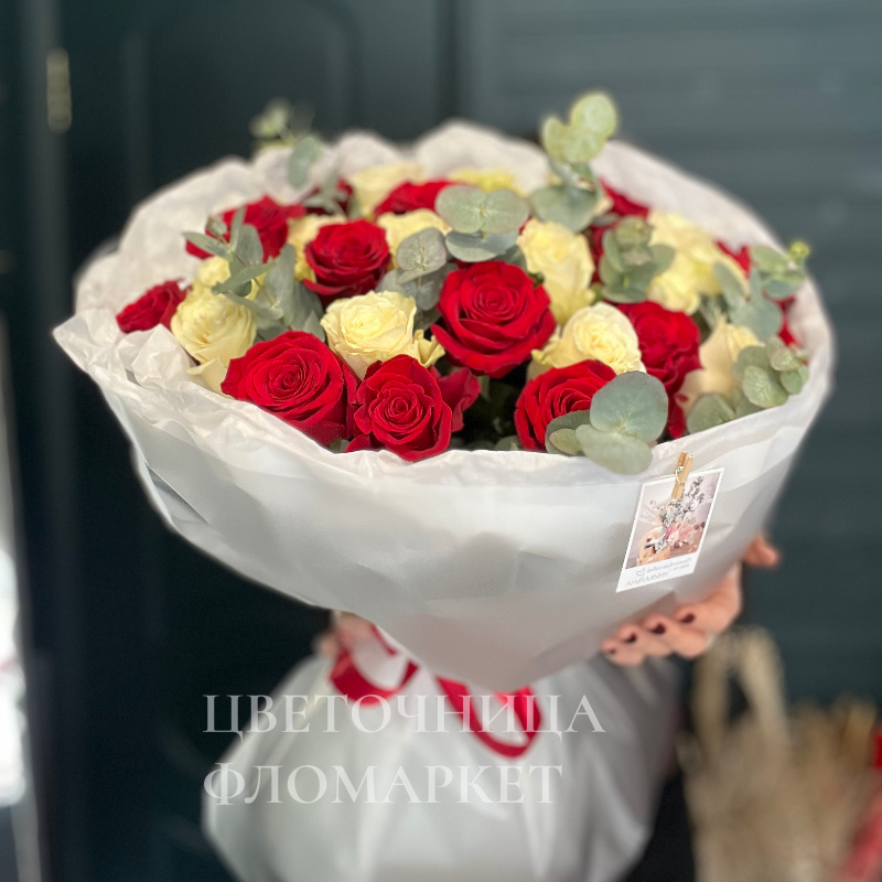 Королевские розы бело-красные