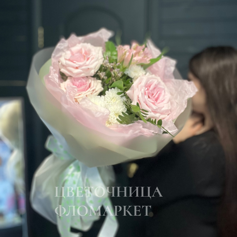 Нежное облачко из розовых роз